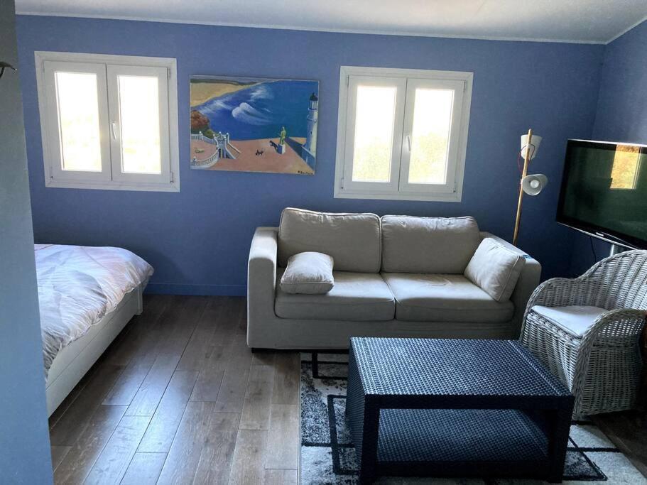 라콜레쉬르로 Agreable Chambre D'Hotes Avec Vue Sur Les Collines 아파트 외부 사진