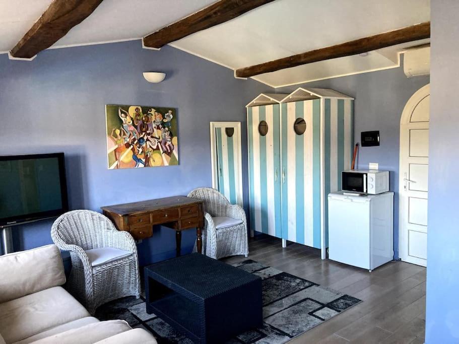 라콜레쉬르로 Agreable Chambre D'Hotes Avec Vue Sur Les Collines 아파트 외부 사진